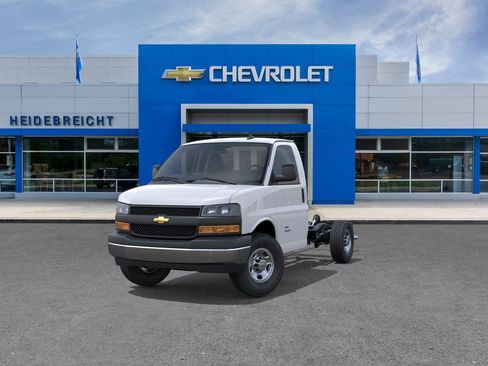 New 2026 Chevrolet Express 3500 w/ Power Convenience Package RWD image 32