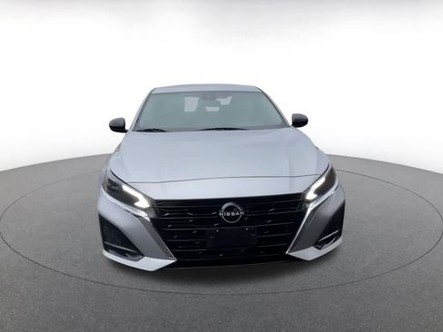 Used 2024 Nissan Altima 2.5 SV image 4