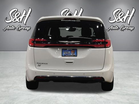 Used 2025 Chrysler Pacifica Select FWD image 18