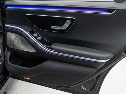 Used 2022 Mercedes-Benz S 500 4MATIC w/ AMG Line Package image 37