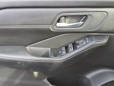 Certified 2024 Nissan Rogue SL image 19