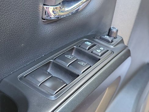 Used 2023 Nissan Titan PRO-4X w/ Pro-4x Convenience Package AWD/4WD image 14