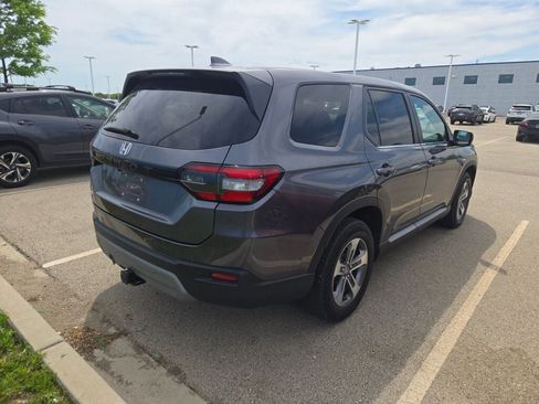 Used 2025 Honda Pilot EX-L image 3