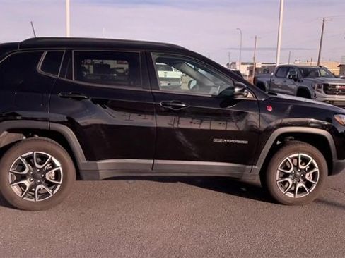 Used 2024 Jeep Compass Trailhawk image 2