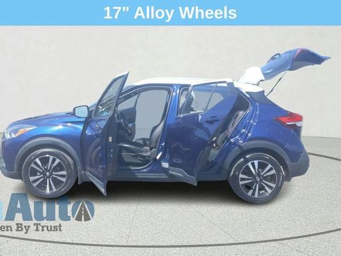 Used 2019 Nissan Kicks SR w/ SR Premium Package FWD image 13