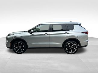 Used 2024 Mitsubishi Outlander SE FWD video 2