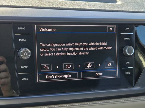 Used 2024 Volkswagen Taos SE w/ Panoramic Sunroof Package image 16