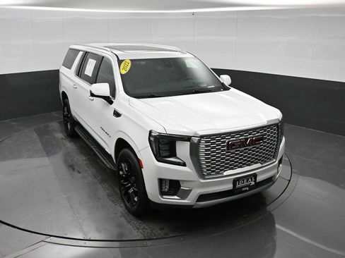Used 2022 GMC Yukon XL Denali AWD/4WD image 25