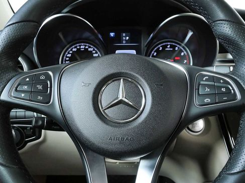 Used 2018 Mercedes-Benz GLC 300 4MATIC image 9