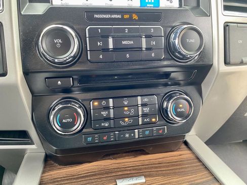 Used 2017 Ford F150 Lariat image 45