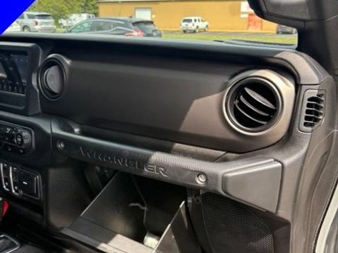Used 2018 Jeep Wrangler Sport w/ Quick Order Package 24S AWD/4WD image 31