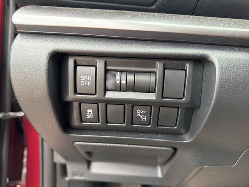 Used 2019 Subaru Crosstrek 2.0i Limited w/ Moonroof Package w/Navigation image 16