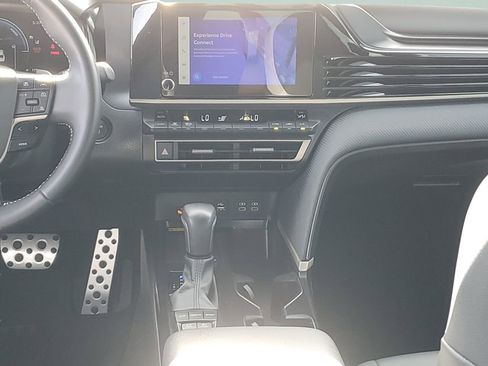 Certified 2025 Toyota Camry SE FWD image 15