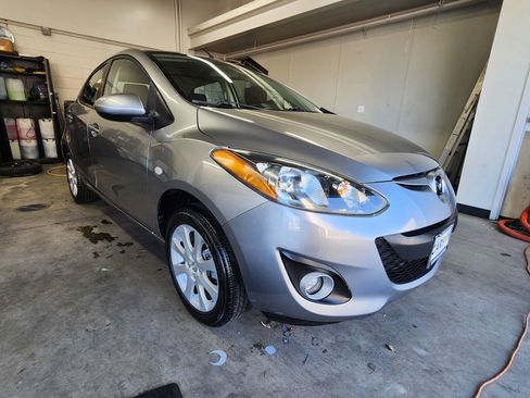 Used 2011 MAZDA MAZDA2 Touring FWD image 25