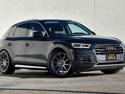 Used 2018 Audi Q5 2.0T w/ Premium Plus Package image 2