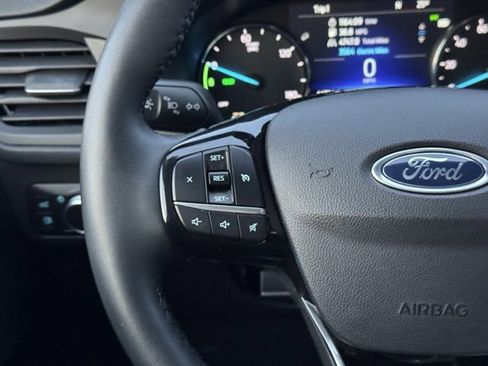 Certified 2022 Ford Escape SE w/ SE Sport Appearance Package image 24