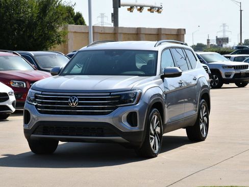 Used 2026 Volkswagen Atlas SE FWD image 2