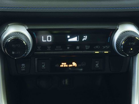 Used 2024 Toyota RAV4 XSE AWD/4WD image 31