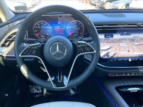 Used 2025 Mercedes-Benz E 350 4MATIC Sedan image 4
