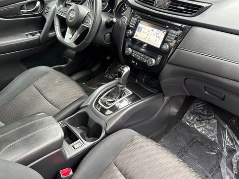 Used 2017 Nissan Rogue SV AWD/4WD image 16