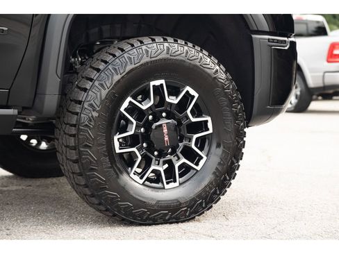 New 2026 GMC Sierra 2500 AT4X w/ LPO, Black Badging Package AWD/4WD image 10