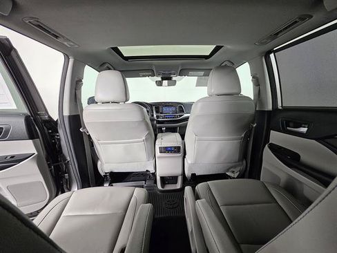 Used 2018 Toyota Highlander XLE AWD/4WD image 51