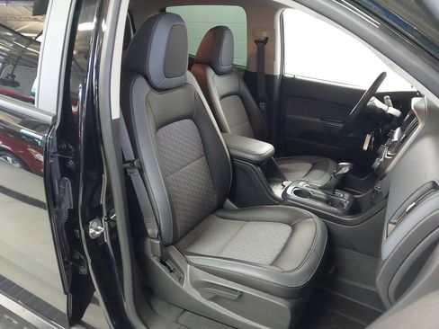 Used 2022 Chevrolet Colorado Z71 w/ Z71 Midnight Edition image 28