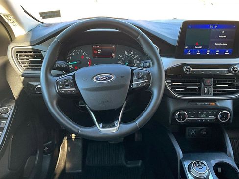 Used 2022 Ford Escape SE w/ SE Sport Appearance Package image 5