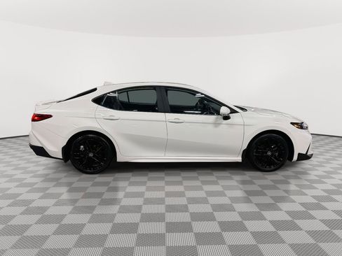 Used 2025 Toyota Camry SE image 8