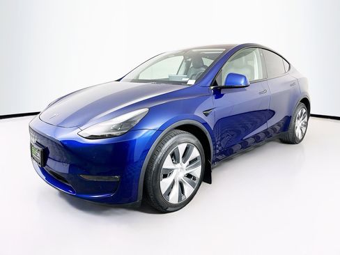 Used 2023 Tesla Model Y Long Range AWD/4WD image 3
