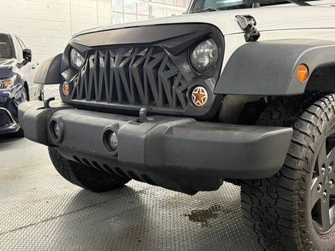 Used 2013 Jeep Wrangler Sport AWD/4WD image 13