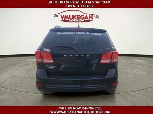 Used 2019 Dodge Journey SE image 5