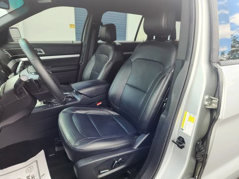 Used 2016 Ford Explorer XLT w/ Equipment Group 202A FWD image 8