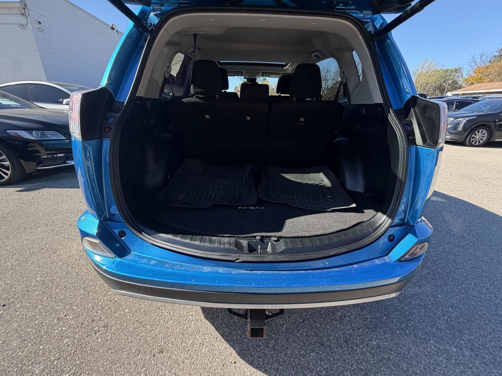 Used 2017 Toyota RAV4 XLE AWD/4WD image 26