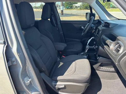 Used 2019 Jeep Renegade Latitude FWD image 16