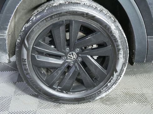 Used 2023 Volkswagen Atlas Cross Sport SE w/ Panoramic Sunroof Package image 11