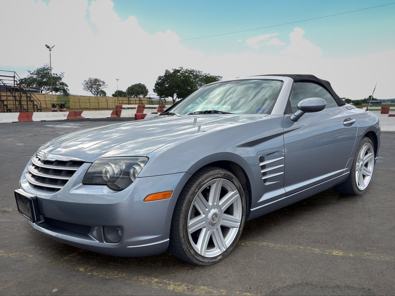 Used 2005 Chrysler Crossfire Limited RWD image 5