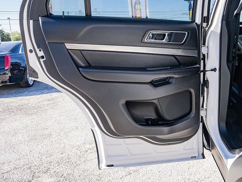 Used 2018 Ford Explorer XLT w/ Equipment Group 202A image 11