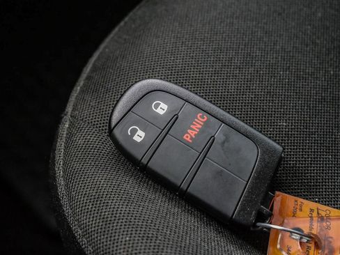 Used 2023 Jeep Renegade Latitude AWD/4WD image 47