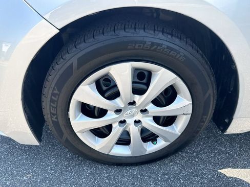 Used 2024 Toyota Corolla LE FWD image 31