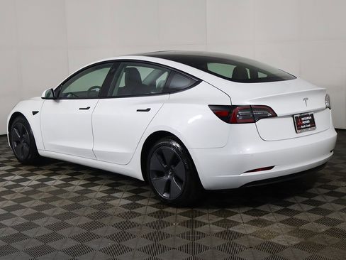 Used 2022 Tesla Model 3 Standard Range image 9