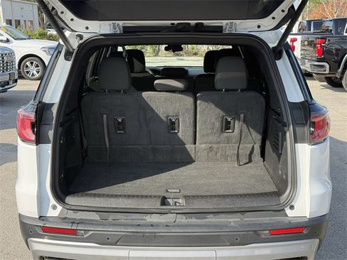 Used 2025 GMC Acadia Elevation image 13