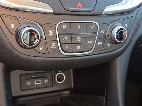 Used 2019 Chevrolet Equinox Premier image 26