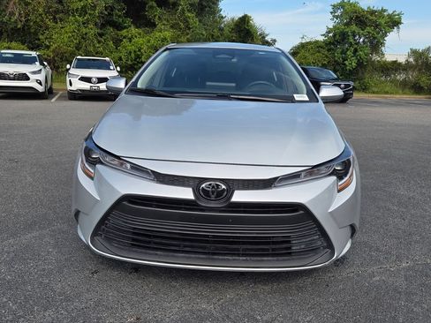 Used 2025 Toyota Corolla LE FWD image 2
