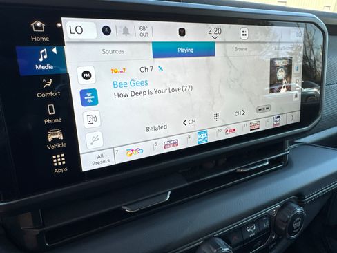 Used 2025 Jeep Wrangler Rubicon image 26