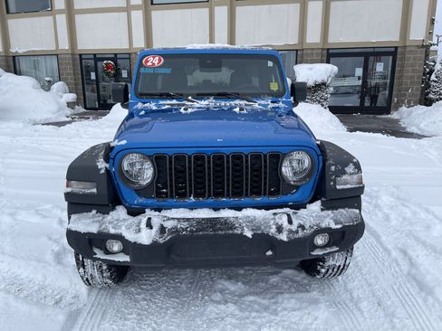 Used 2024 Jeep Wrangler Sport S image 8