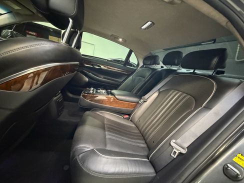 Used 2018 Genesis G90 3.3T Premium RWD image 26