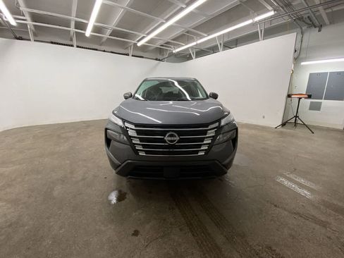 Used 2025 Nissan Rogue SV image 9