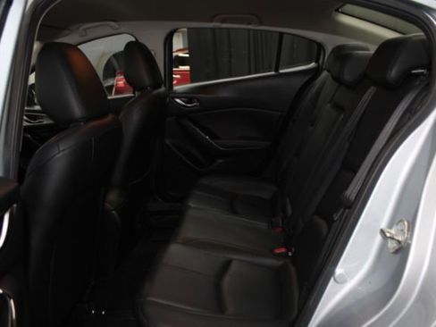 Used 2018 MAZDA MAZDA3 Touring image 18