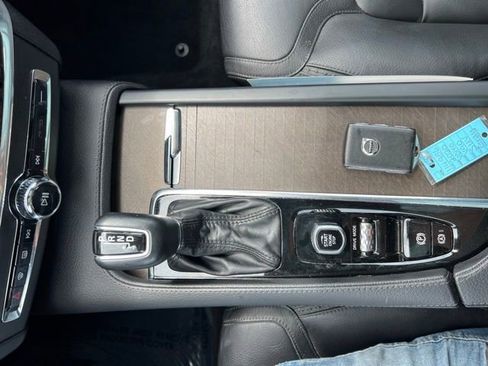 Used 2020 Volvo V90 T6 Cross Country image 33